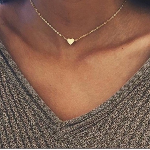 Jewelry - Dainty Gold heart pendant necklace